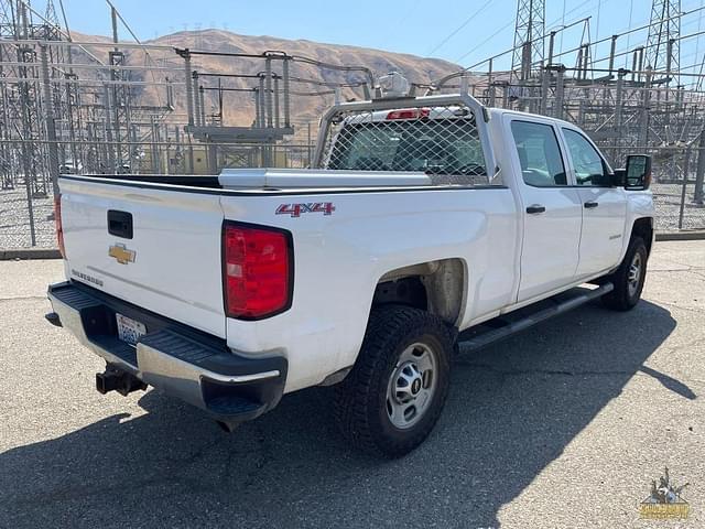 Image of Chevrolet Silverado equipment image 4