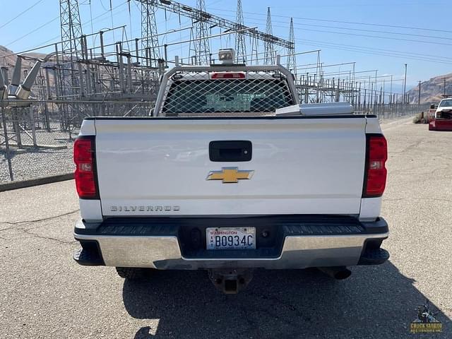 Image of Chevrolet Silverado equipment image 3