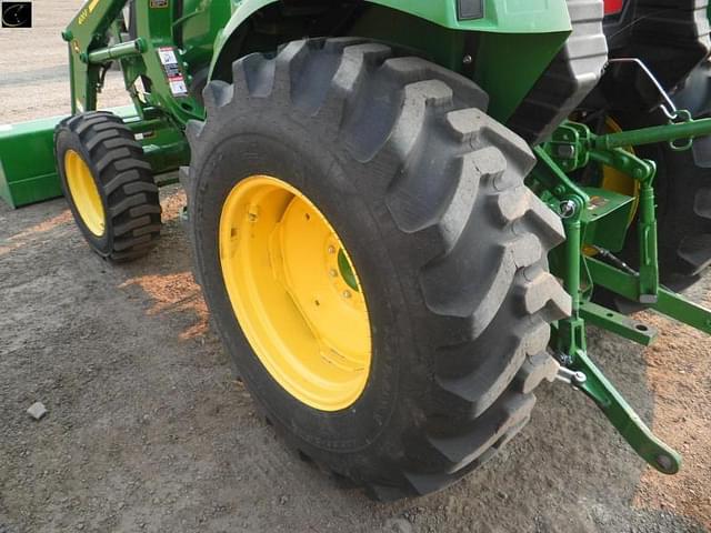 Image of John Deere 4044M equipment image 4