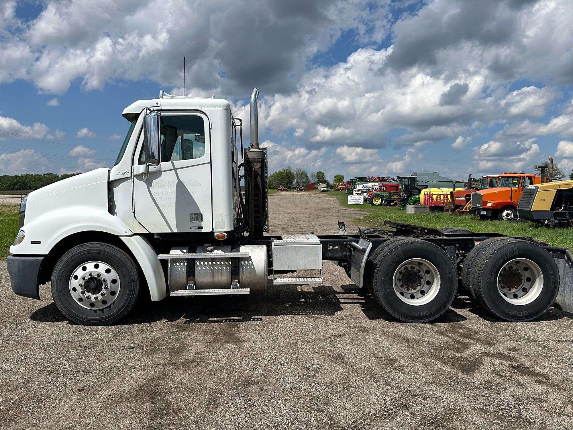 Main image Freightliner Columbia