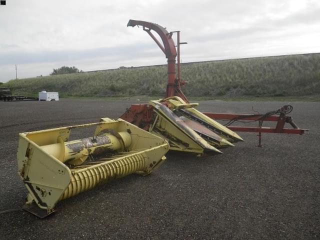 Image of New Holland 890 equipment image 1