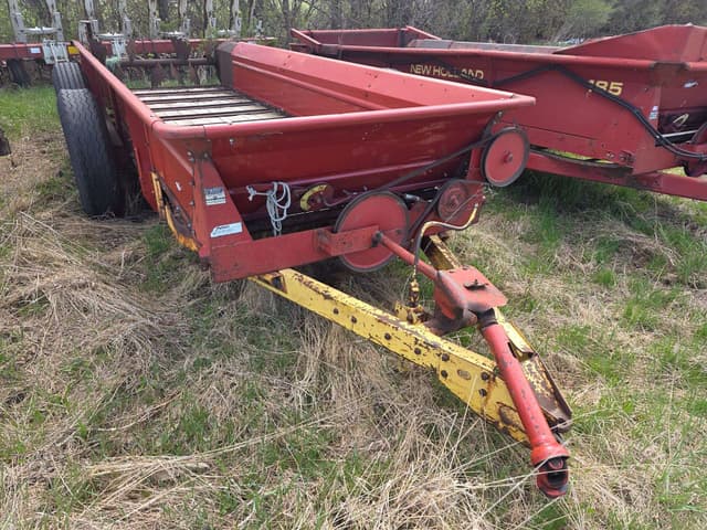 Image of New Holland 680 equipment image 2