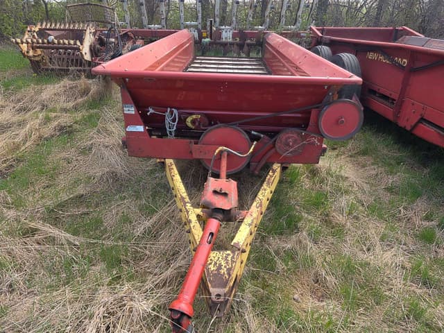 Image of New Holland 680 equipment image 1