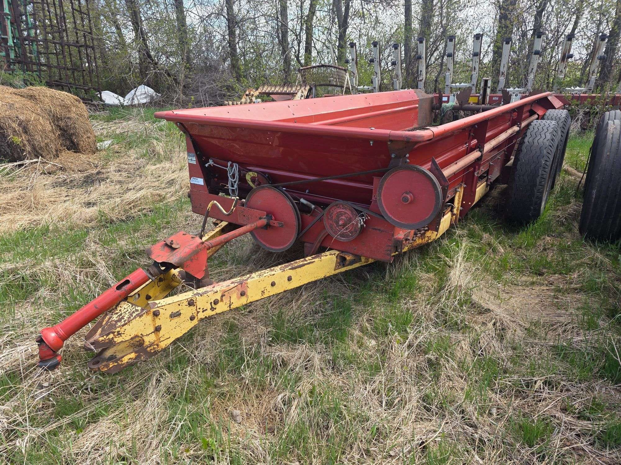 New Holland 680 Equipment Image0