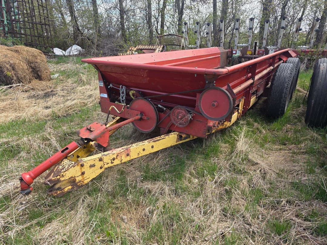Image of New Holland 680 Primary image