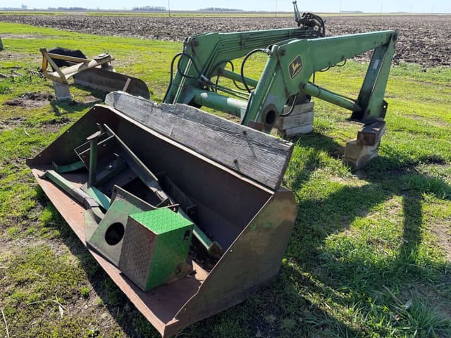 Image of John Deere 148 equipment image 2