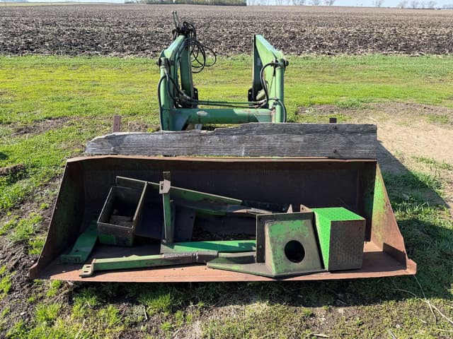 Image of John Deere 148 equipment image 1