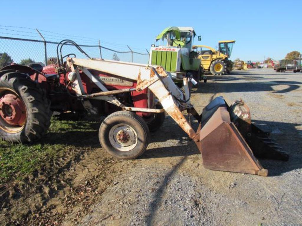 Main image International Harvester B-414