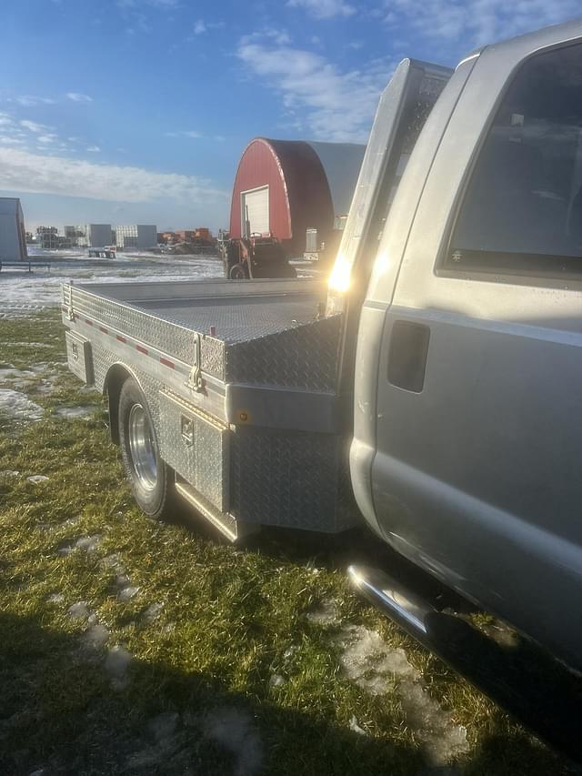 Image of Ford F-350 equipment image 4