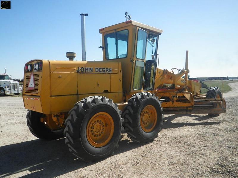 Image of John Deere 670 Primary image