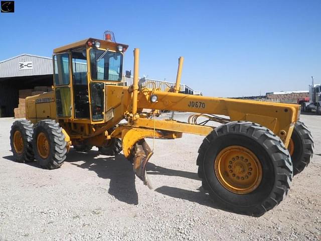 Image of John Deere 670 equipment image 1