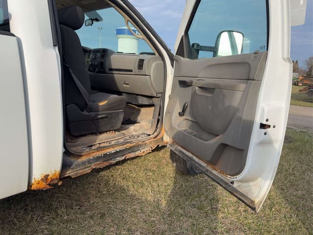 Image of Chevrolet 3500 equipment image 2