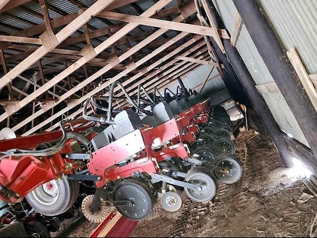Image of Case IH 1245 equipment image 4