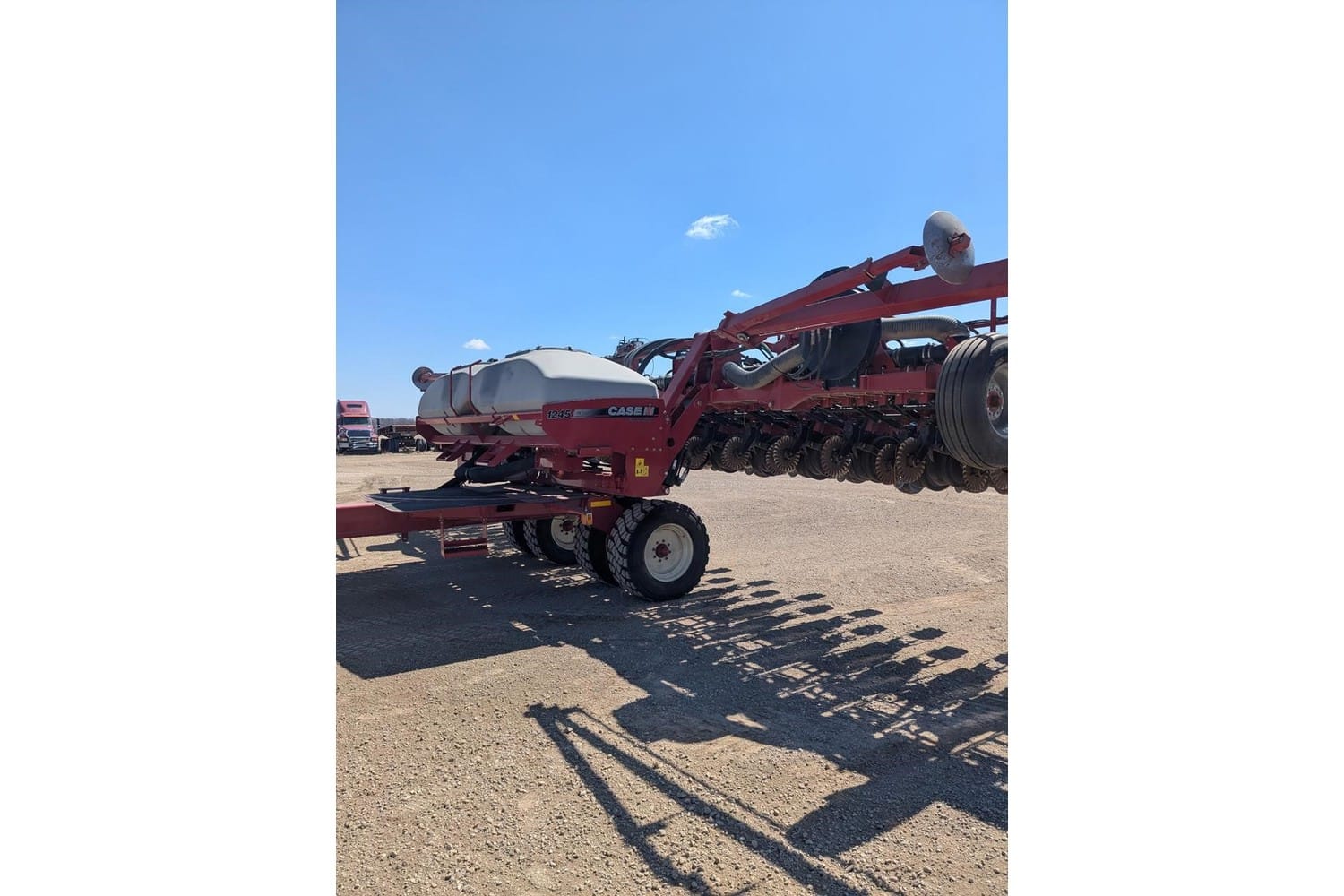 Case IH 1245 Equipment Image0