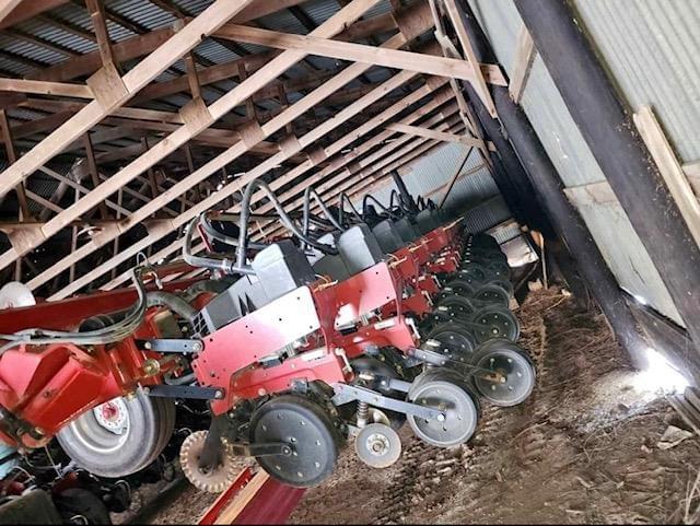 Image of Case IH 1245 equipment image 4