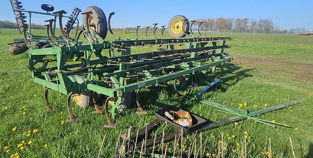 Image of John Deere 1010 equipment image 4