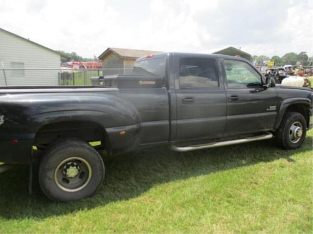 Image of Chevrolet 3500 equipment image 2