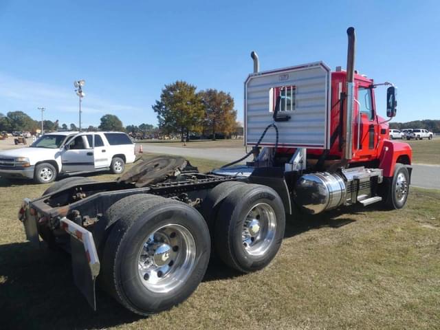 Image of Mack PI64T equipment image 2