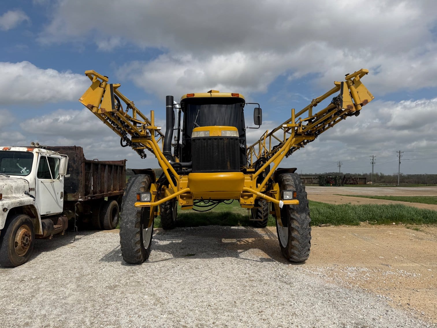 Ag-Chem RoGator 1254 Equipment Image0