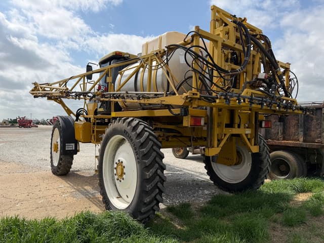 Image of Ag-Chem RoGator 1254 equipment image 3