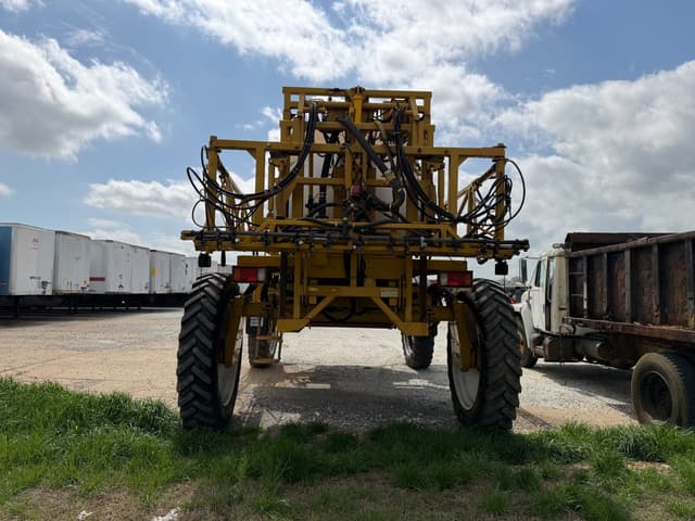 Image of Ag-Chem RoGator 1254 equipment image 4