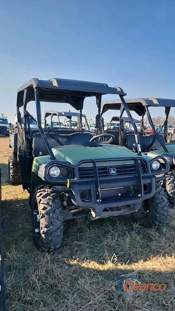 John Deere XUV 835M Equipment Image0