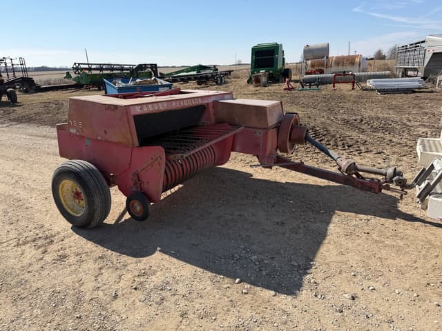 Image of Massey Ferguson 126 equipment image 3