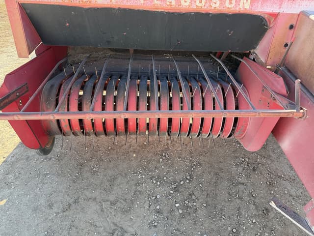 Image of Massey Ferguson 126 equipment image 4