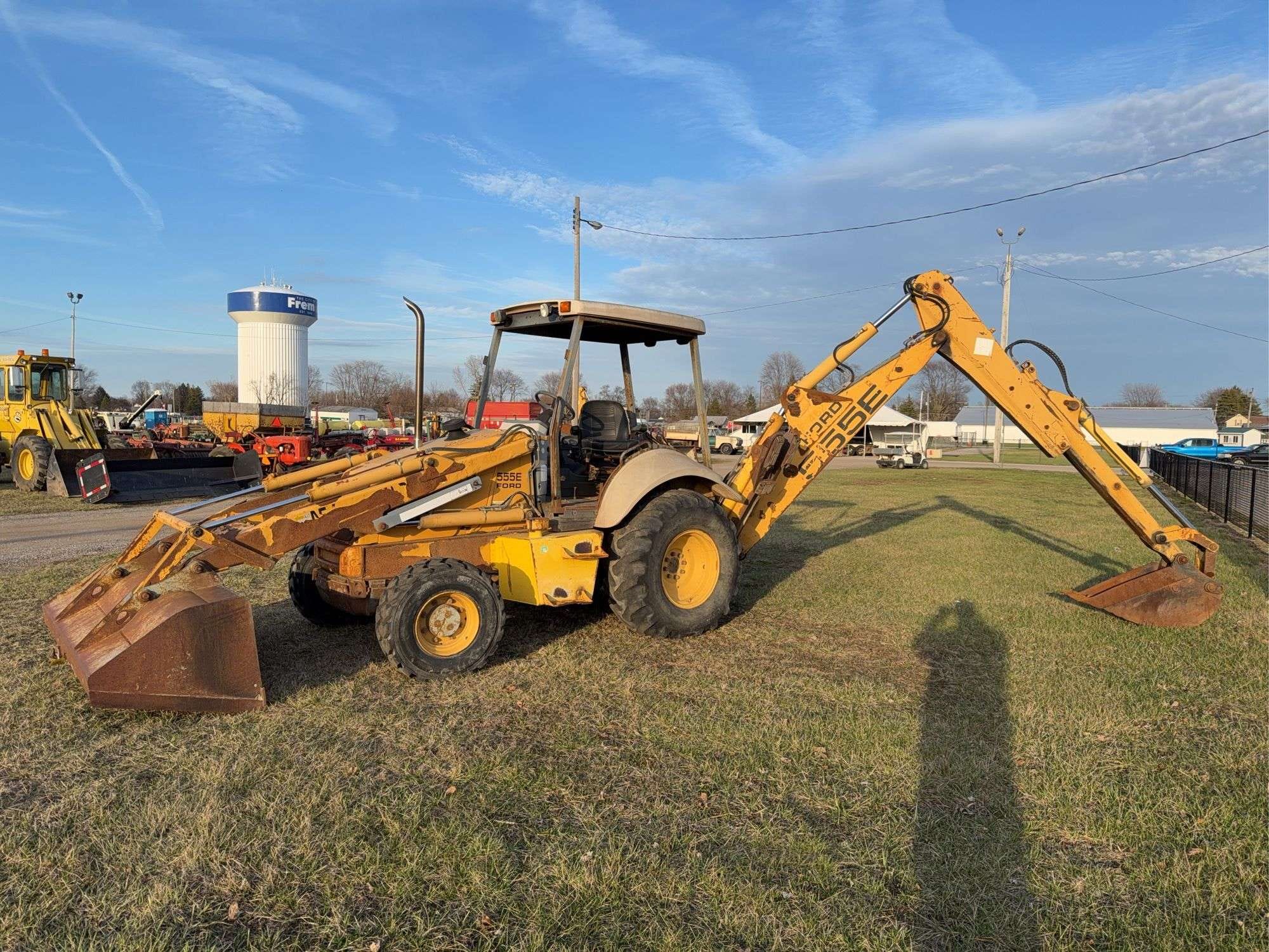Ford 555E Equipment Image0