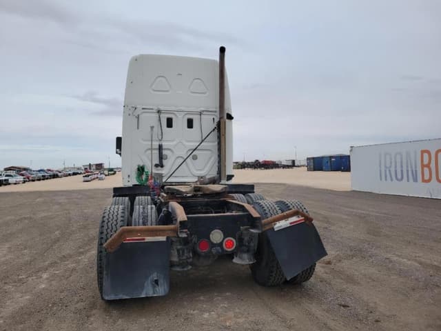 Image of Freightliner Cascadia equipment image 3