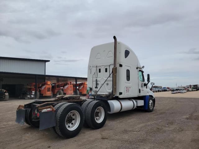 Image of Freightliner Cascadia equipment image 4