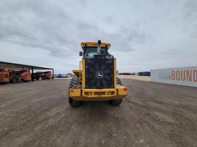 Image of John Deere 524L equipment image 4