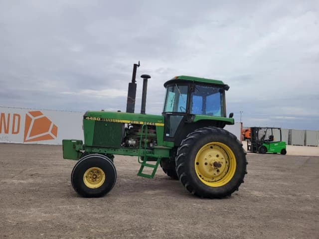 Image of John Deere 4440 equipment image 1