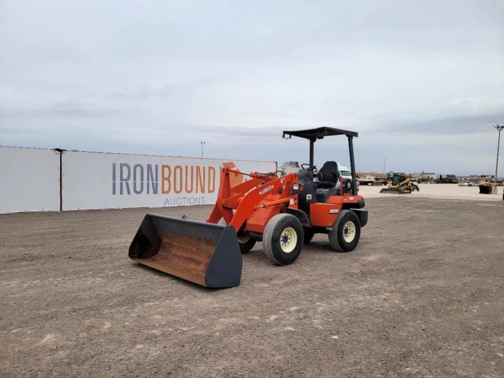 Kubota R520S Equipment Image0