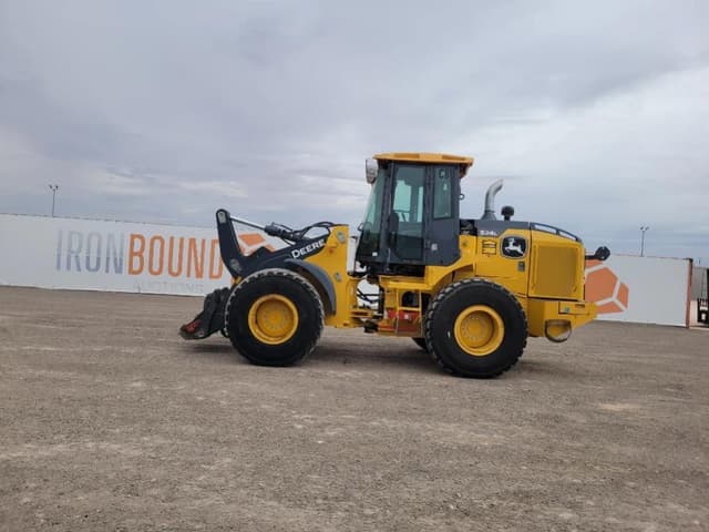 Image of John Deere 524L equipment image 1