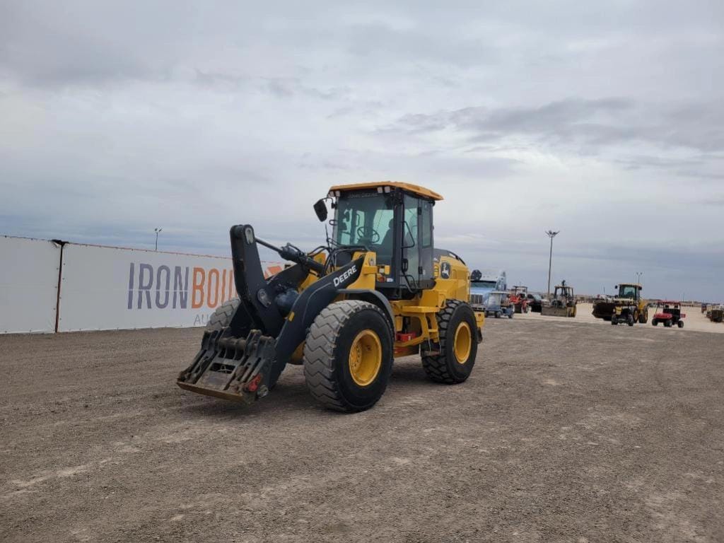 John Deere 524L Equipment Image0