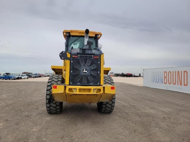 Image of John Deere 524L equipment image 3