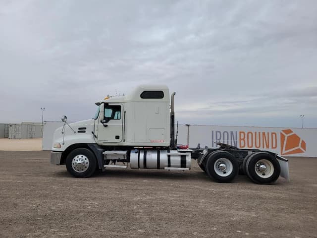 Image of Mack CXU613 equipment image 2