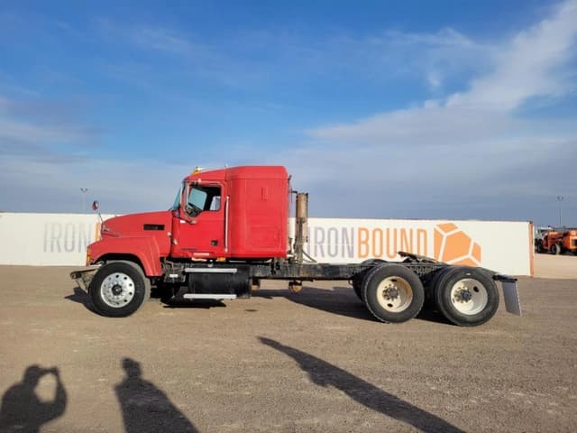 Image of Mack Maxi Cruise equipment image 1