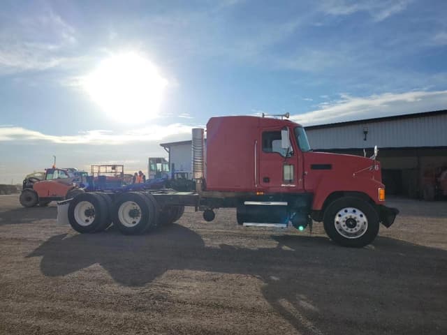 Image of Mack Maxi Cruise equipment image 4