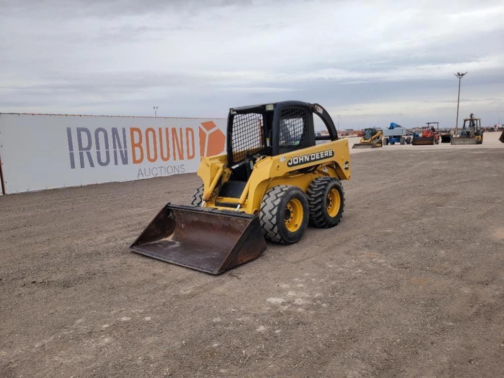 John Deere 240 Equipment Image0