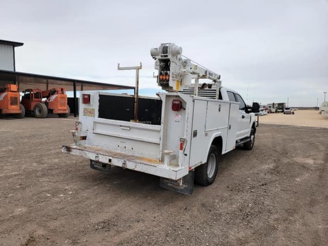 Image of Ford F-350 equipment image 4