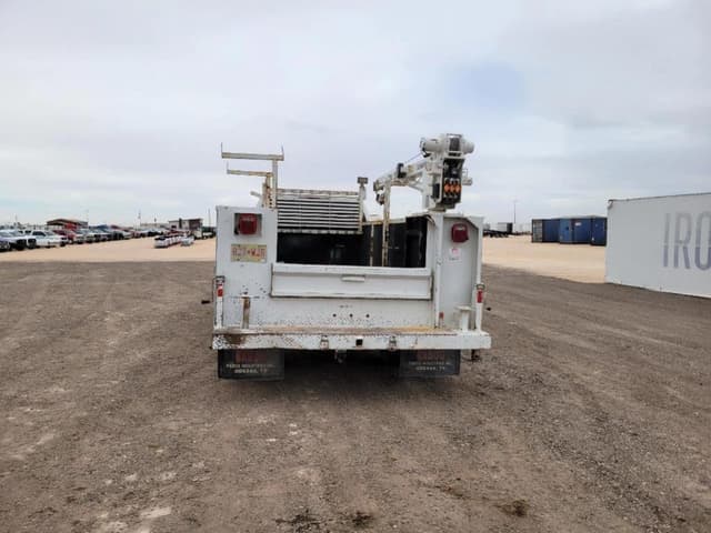 Image of Ford F-350 equipment image 3