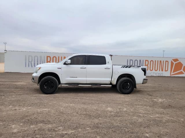 Image of Toyota Tundra equipment image 1