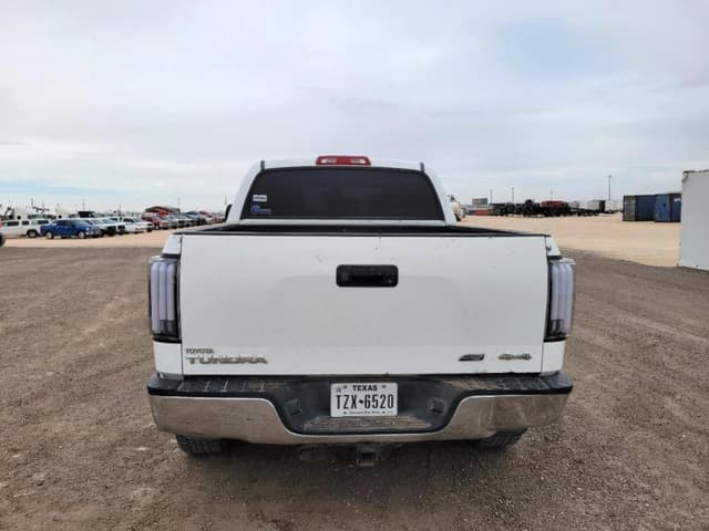 Image of Toyota Tundra equipment image 3