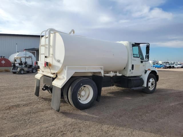 Image of International 4300 equipment image 4