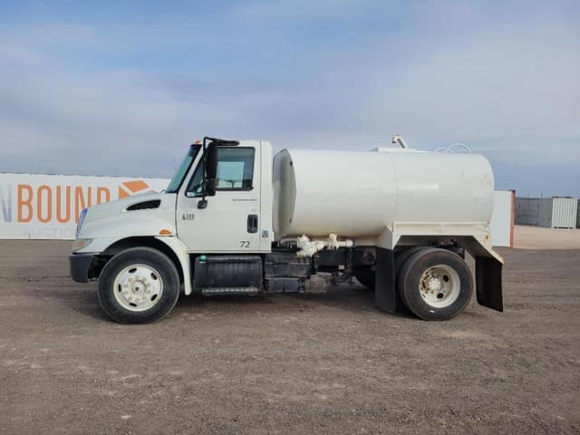 Image of International 4300 equipment image 1