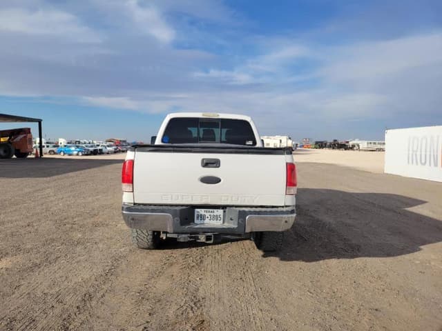 Image of Ford F-250 equipment image 3