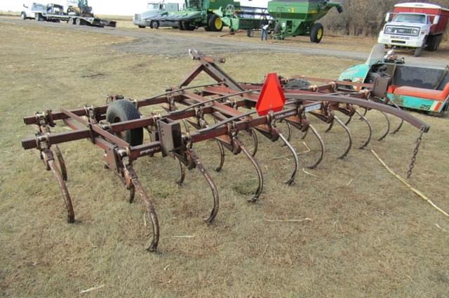 Image of International Harvester Vibra Shank equipment image 4