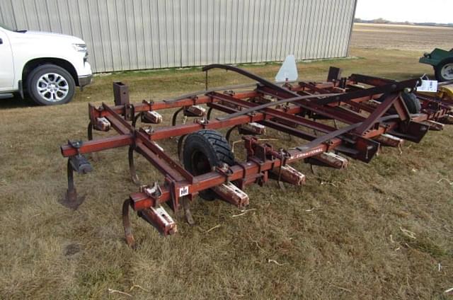 Image of International Harvester Vibra Shank equipment image 1